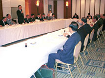 Pres. Sasamori speaking to the Doyukai: Govt.-labor-business cooperation is vital to secure jobs. (14th.)